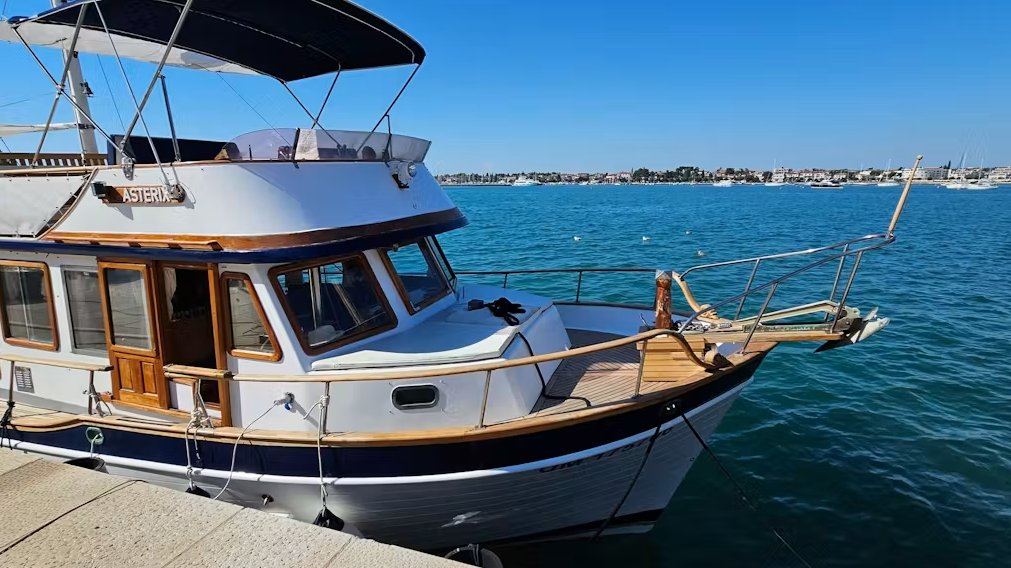 Asterix at the dock